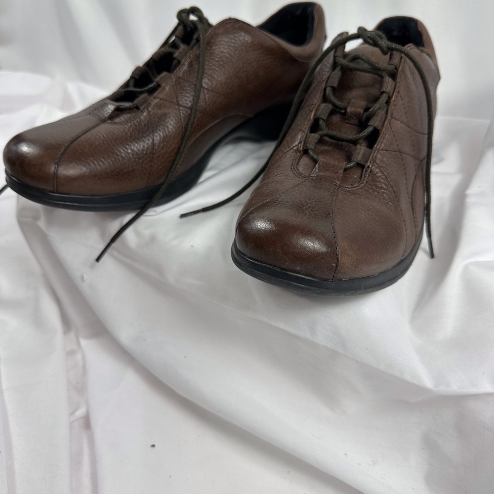 Clark’s size 11 women’s oxford see the description please
